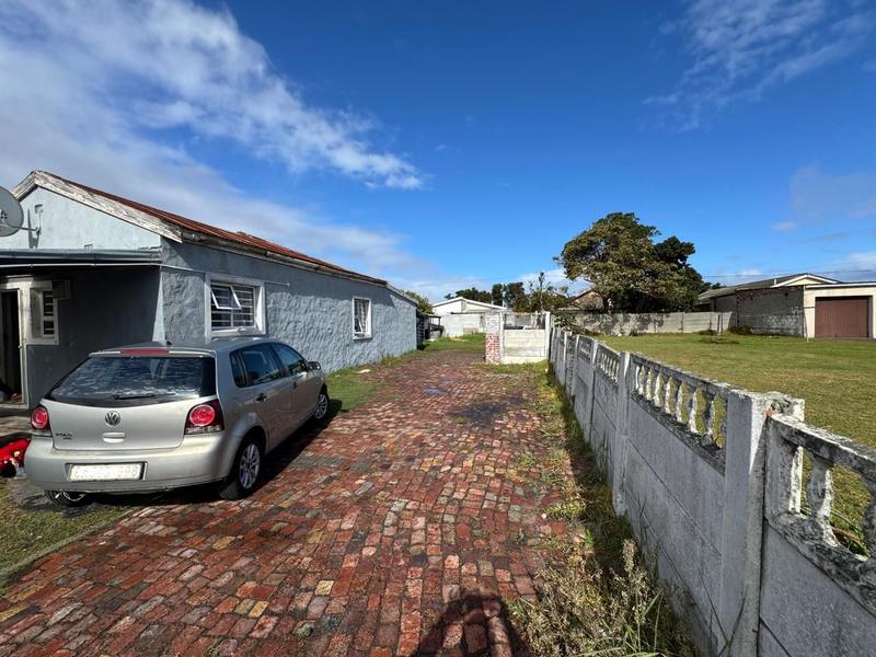 7 Bedroom Property for Sale in Grassy Park Western Cape